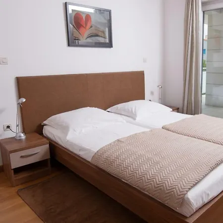 アパート Deluxe With Private Pool - 100m From The Sea プーラ