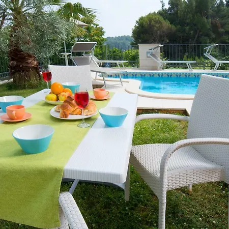Deluxe With Private Pool - 100m From The Sea プーラ
