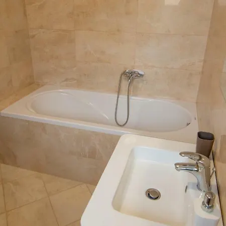 Deluxe With Private Pool - 100m From The Sea Apartament Pula