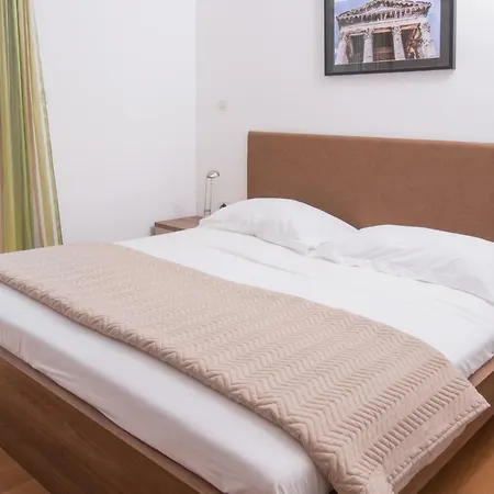 Апартаменты Deluxe With Private Pool - 100m From The Sea