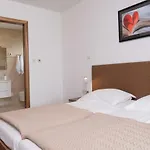 Deluxe With Private Pool - 100m From The Sea Appartamento *