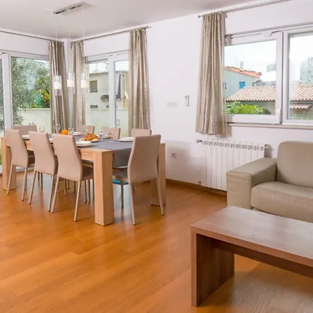 Deluxe With Private Pool - 100m From The Sea *