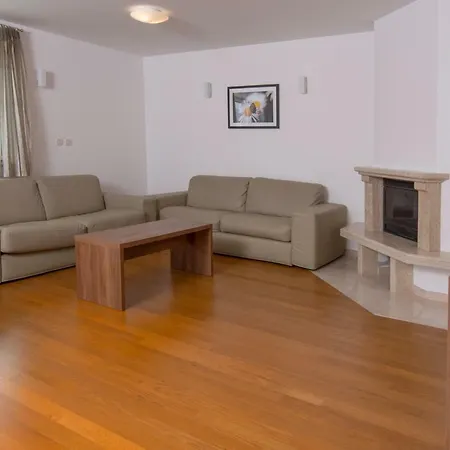 Deluxe With Private Pool - 100m From The Sea