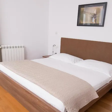 Appartement Deluxe With Private Pool - 100m From The Sea Pula