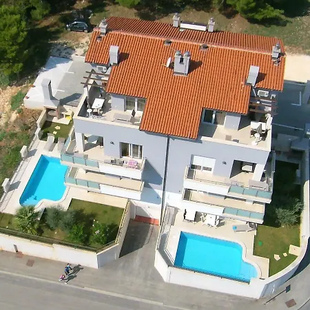 Appartamento Deluxe With Private Pool - 100m From The Sea Pola