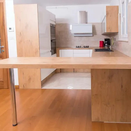 Deluxe With Private Pool - 100m From The Sea Apartmán