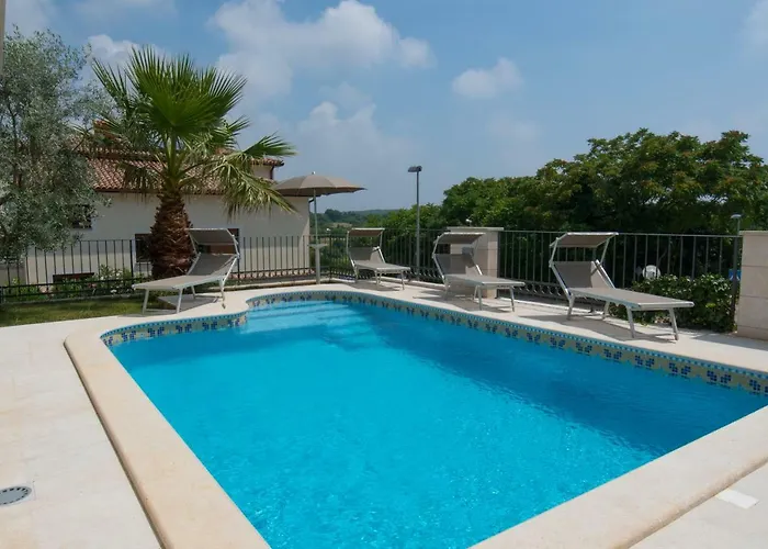 Deluxe With Private Pool - 100m From The Sea Apartment Pula