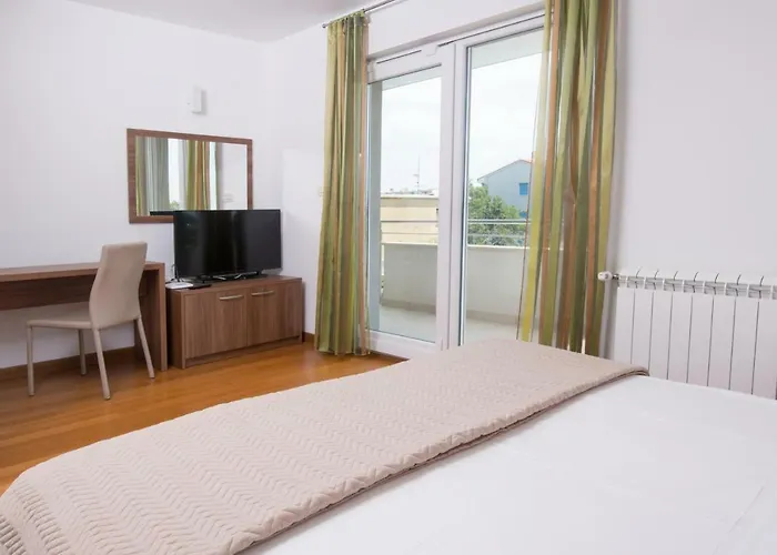 Apartment Deluxe With Private Pool - 100m From The Sea *
